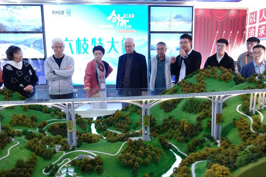 观摩现场.jpg