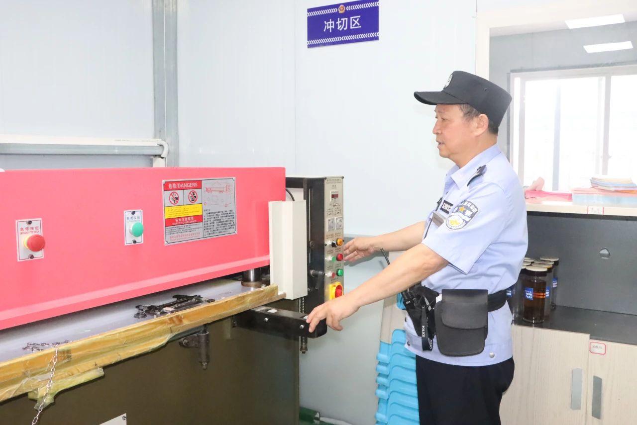 贵州沙子哨监狱老警长宋化贵35载高墙内的忠诚守护