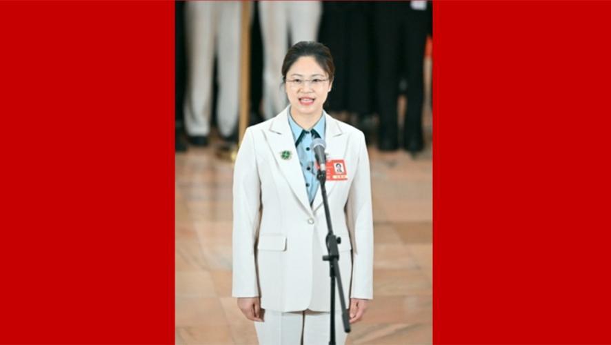全国人大代表赵昭接受媒体采访
