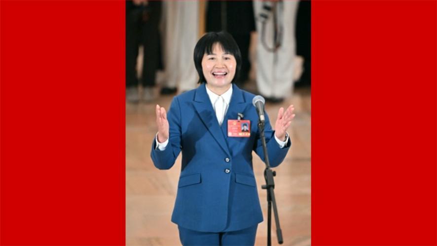 全国人大代表谭新萍接受媒体采访