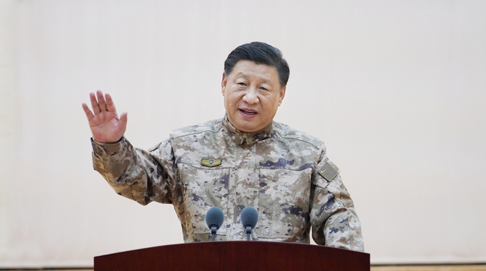 习近平视察军委联合作战指挥中心
